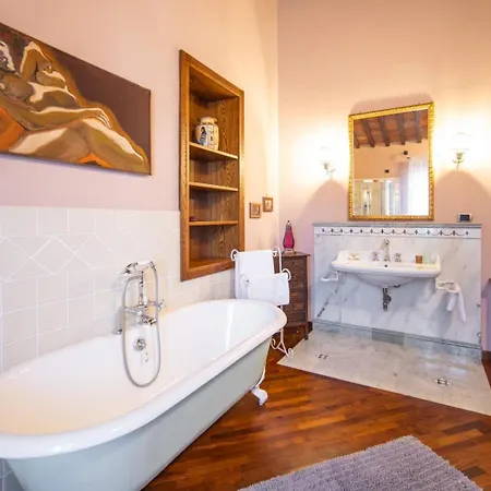Escape In Tuscany In With فيلة